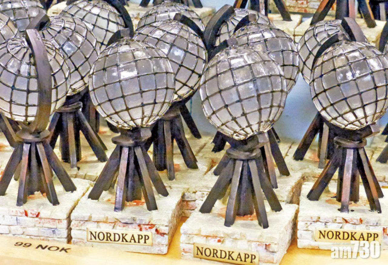 地球儀小擺設有代表性。