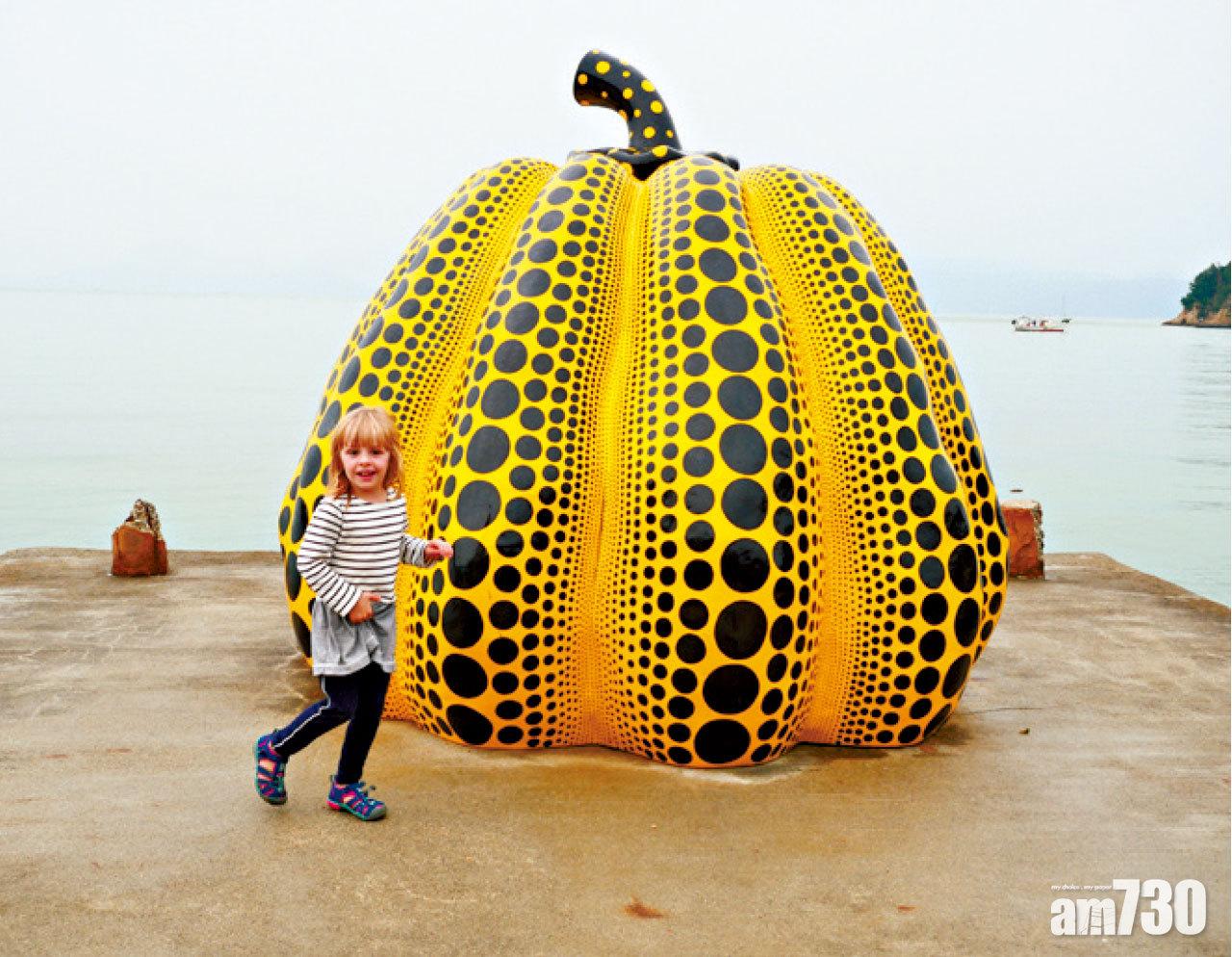 草間彌生作品《南瓜》,就矗立在直島一條渡頭的盡頭。