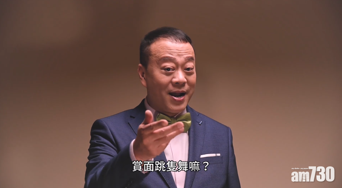 見到波比邀請她跳舞。