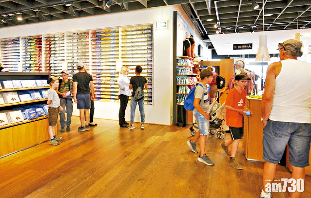 小賣部出售全線產品。