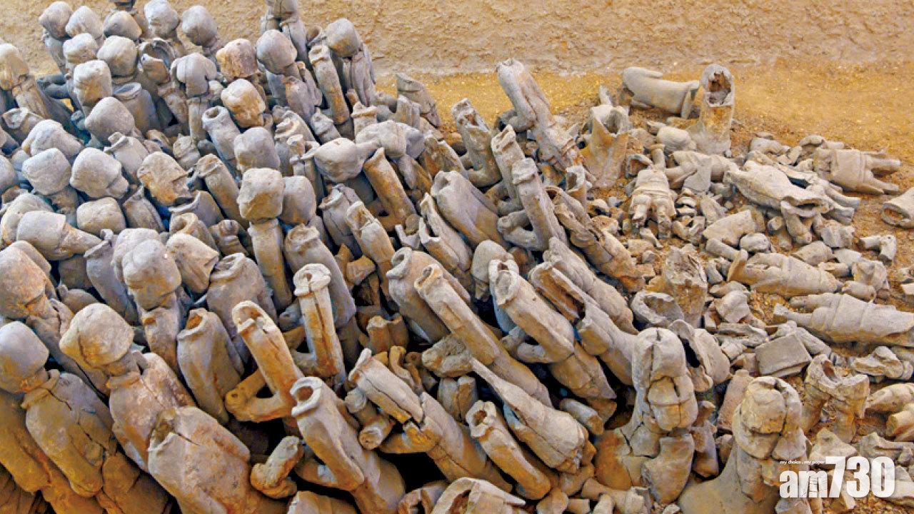 挖土機破壞部分兵馬俑,但令更多文物重見天日。