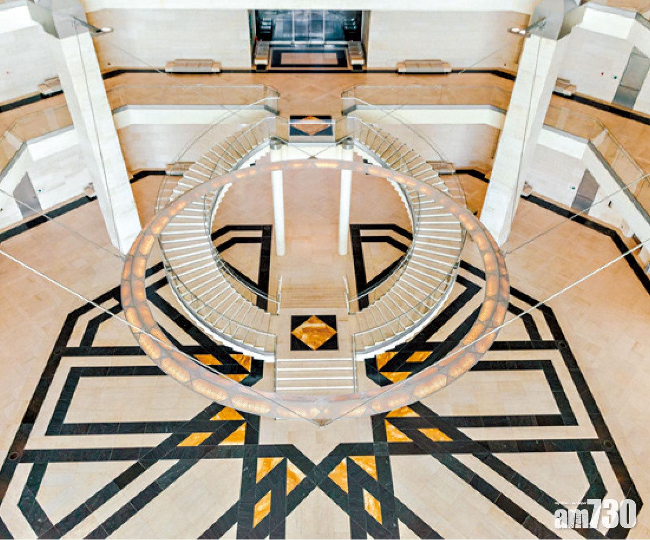 中庭部分結構結合了伊斯蘭幾何表現,融合現代和伊斯蘭傳統兩種主題。