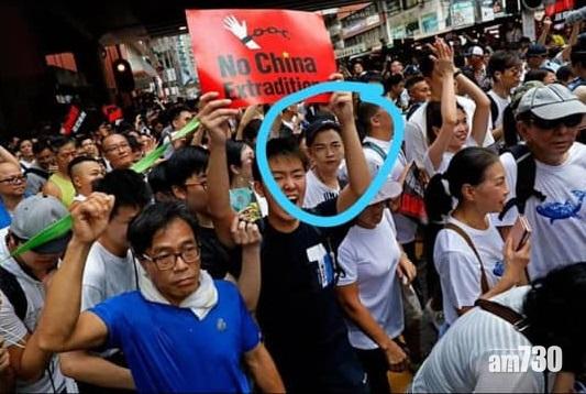 網上今日流出照片,指唯唯參與遊行,但PS味濃。