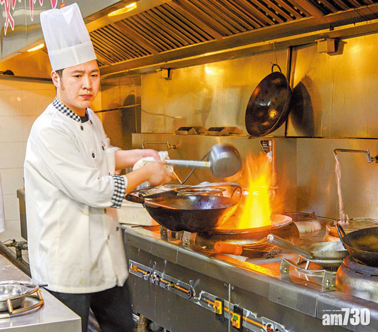 特別安排走入博物館廚房,看到廚師正炮製出鑊氣十足的菜式。