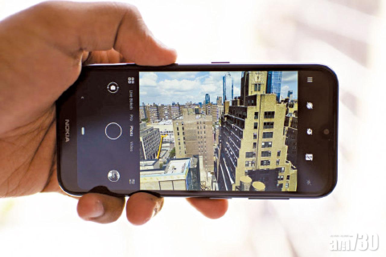 機身尺寸不大,相當袖珍。