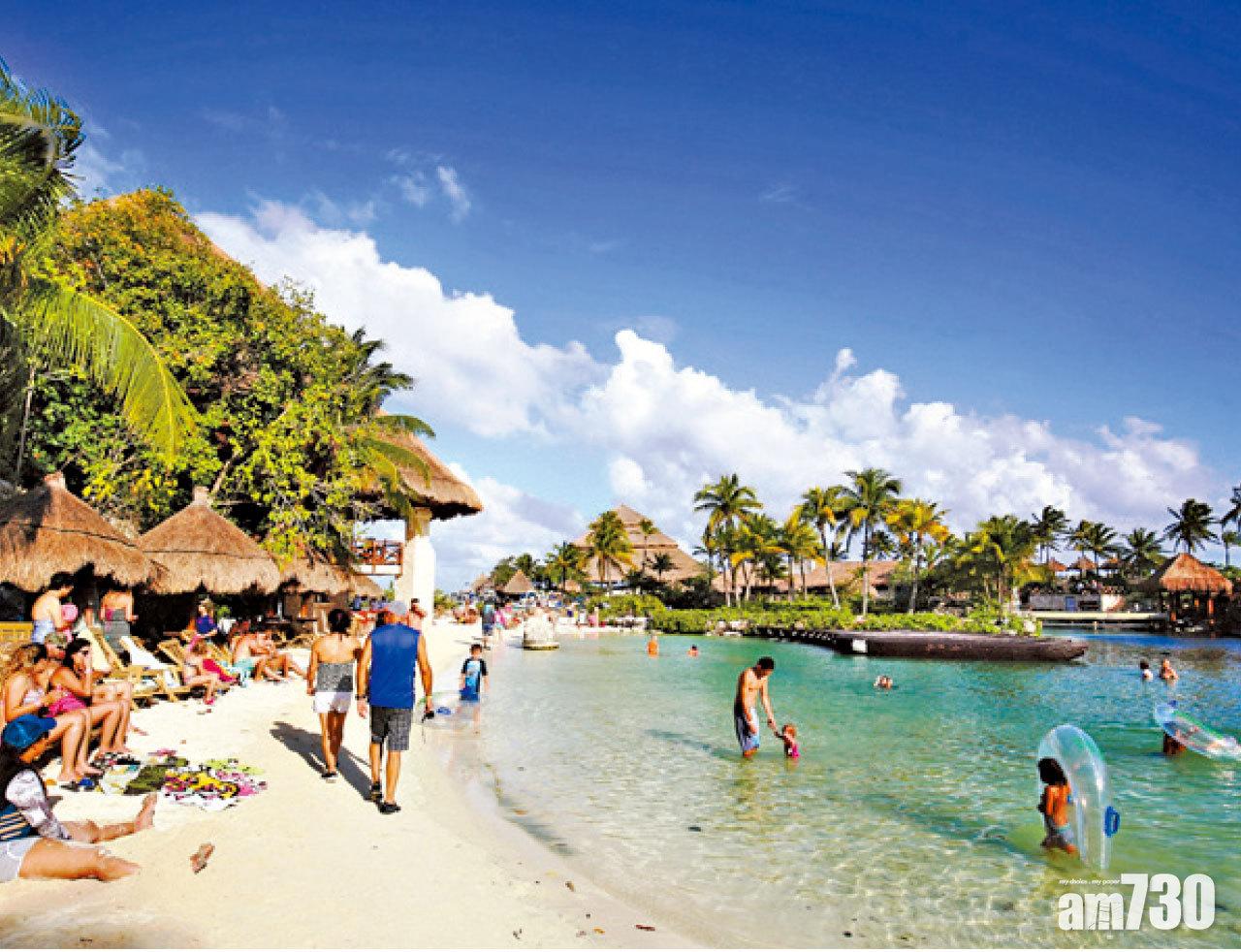 在人工沙灘享受日光浴,與眾同樂。