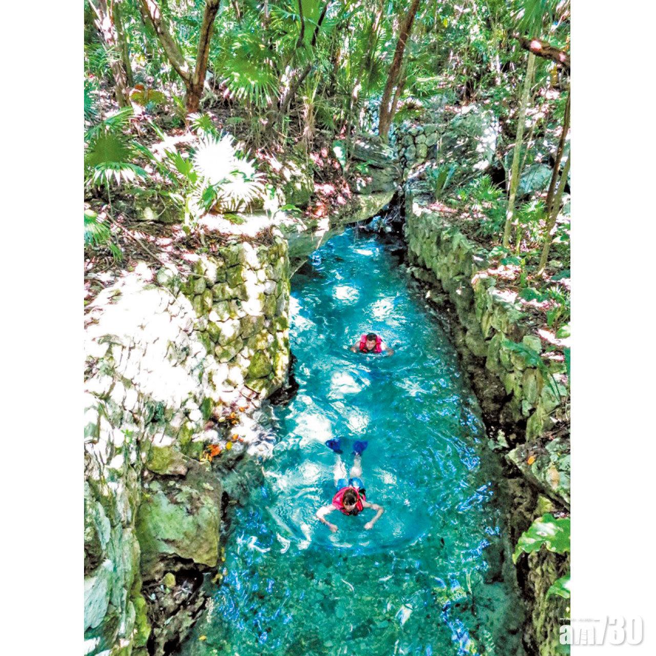 沿地下河漂流,有探險的感覺。