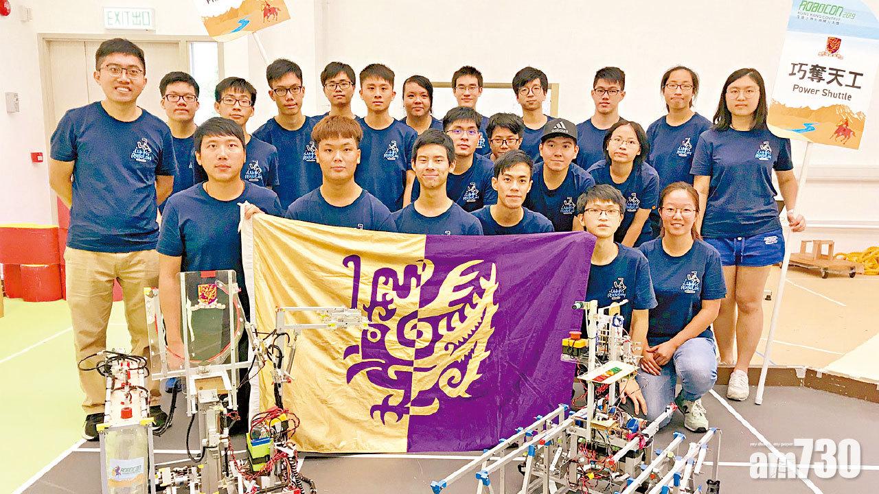 中大工程學院機械人團隊「工無不克」和「巧奪天工」。