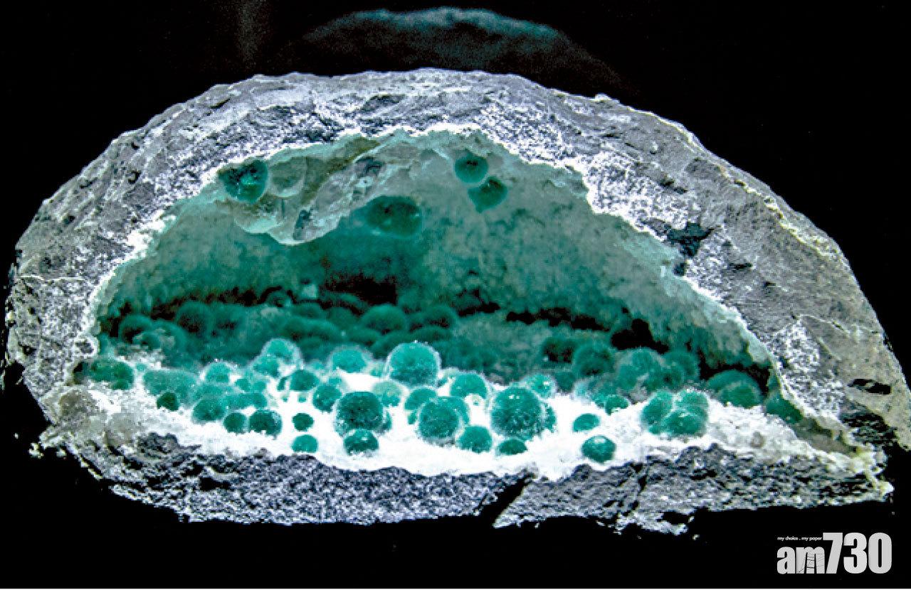 館內珍藏很多稀有寶石,綠色生毛水晶也是首次看到。