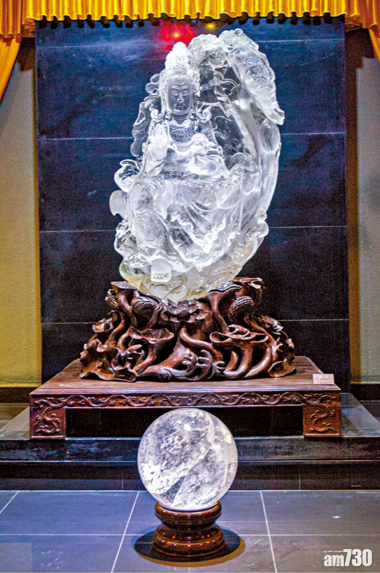 鎮館之寶水晶觀音,高18米、重1.5噸,通透率達90%。