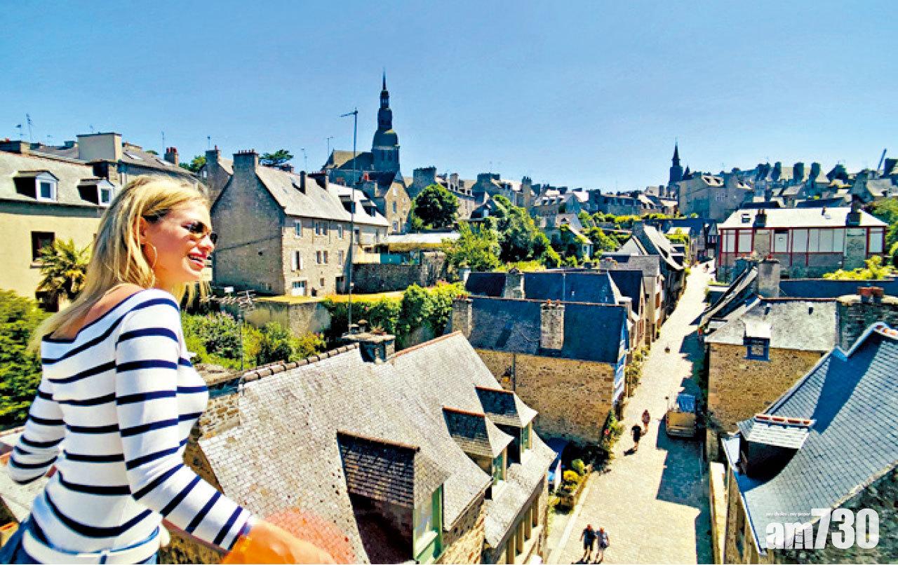 從中世紀城牆,可居高臨下欣賞中世紀街道Rue du Jerzual的景色。