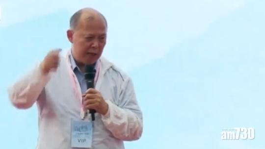 石鏡泉於「守護香港」集會中呼籲以籐條、水喉通「教仔」。(網上圖片)