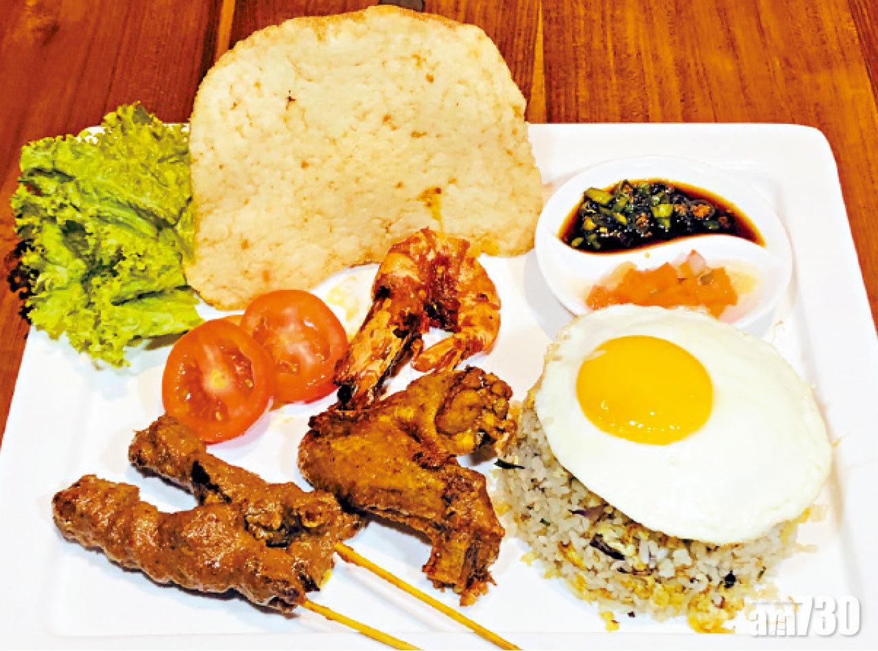 印尼炒飯家家有不同做法,在五星級酒店的版本比較豪華細緻。