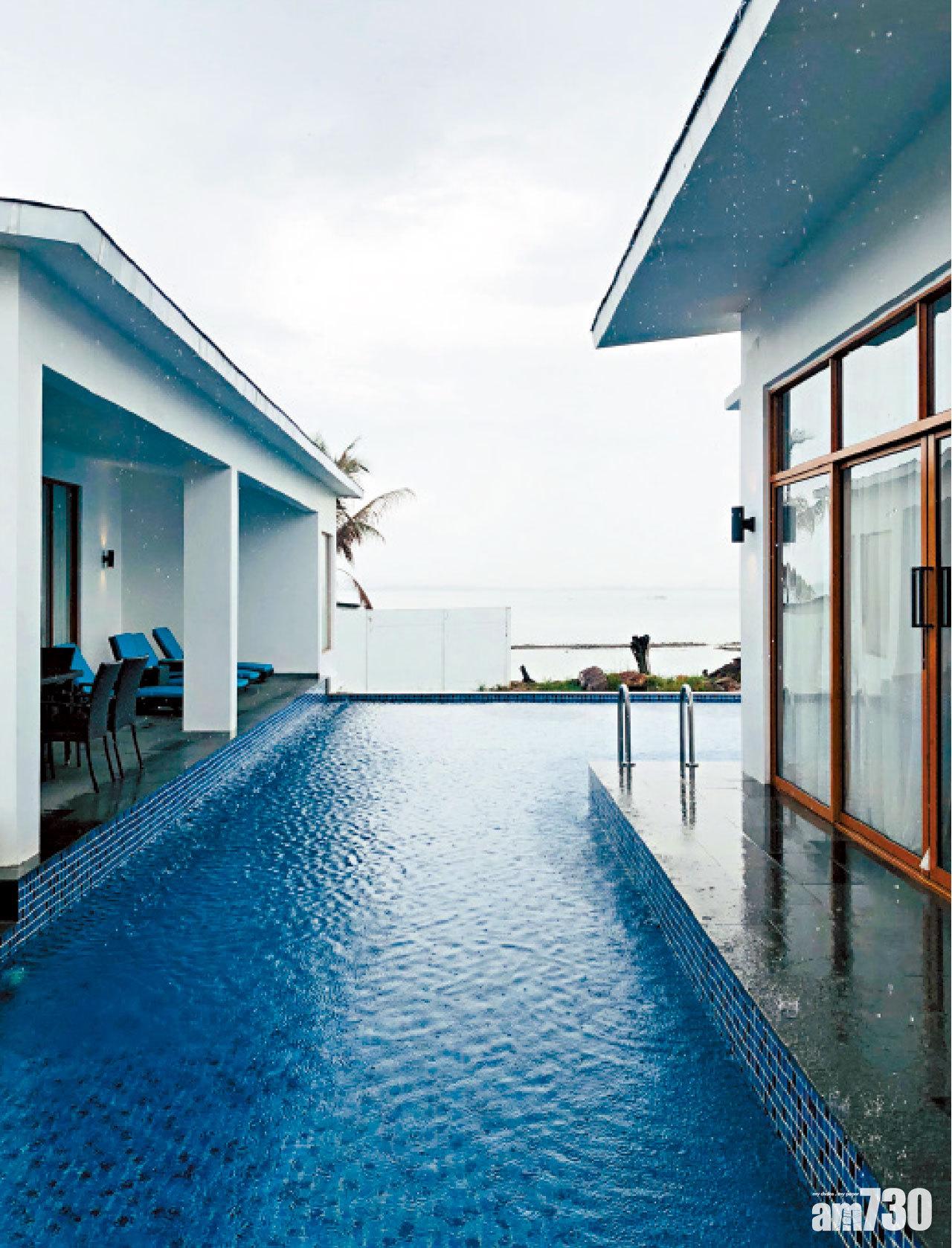 5間客房的別墅款式,房與房之間就是泳池。