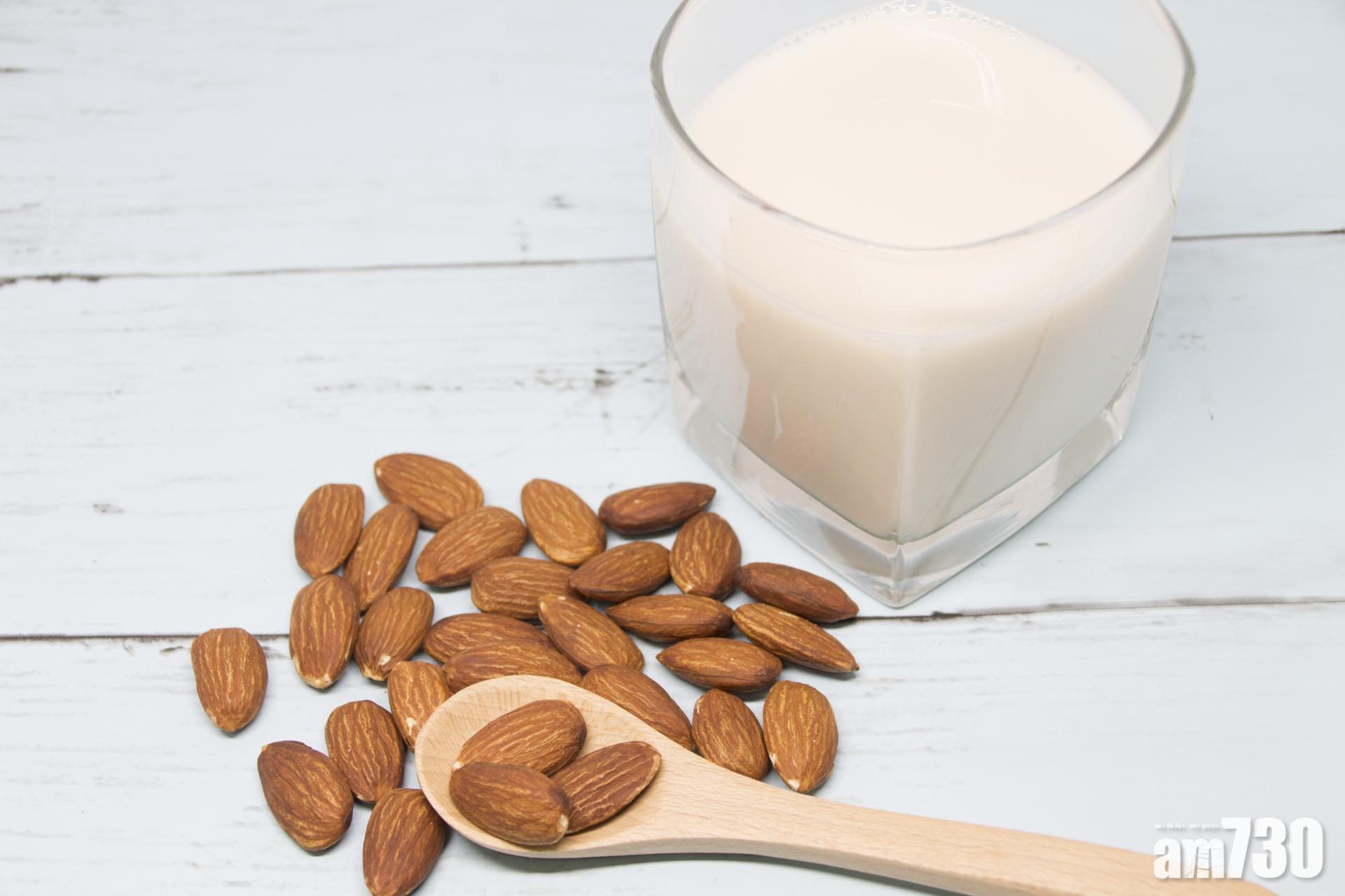 杏仁奶低卡、天然且不含乳製品,很適合素食者。