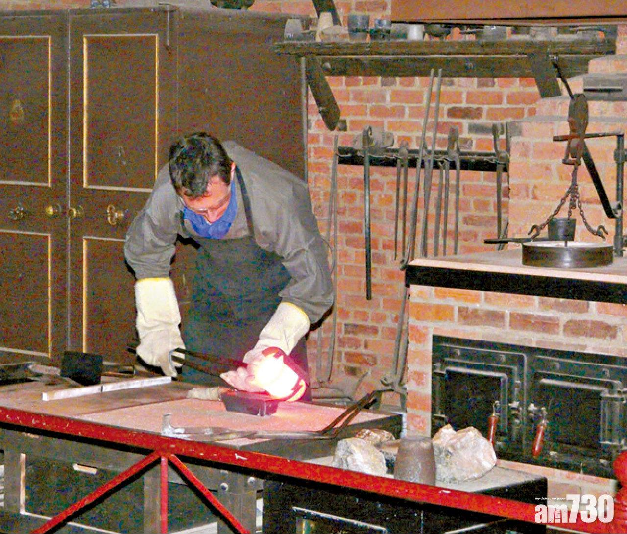 定時有製作金磚的示範演出。