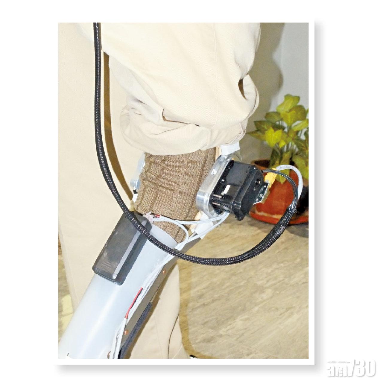膝關節旁裝置具機電鎖定原理,為患肢站立時提供膝關節支撐。