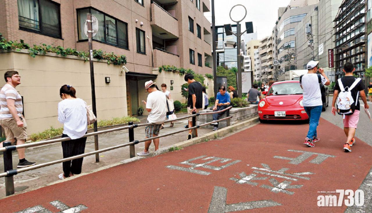 另一個最有趣的事,是表參道GYRE Building轉入去的「Cat Street」,每日都會有一大班人聚集在同一個地方,後來我八卦一問,原來是因為玩Pokémon GO(笑)!