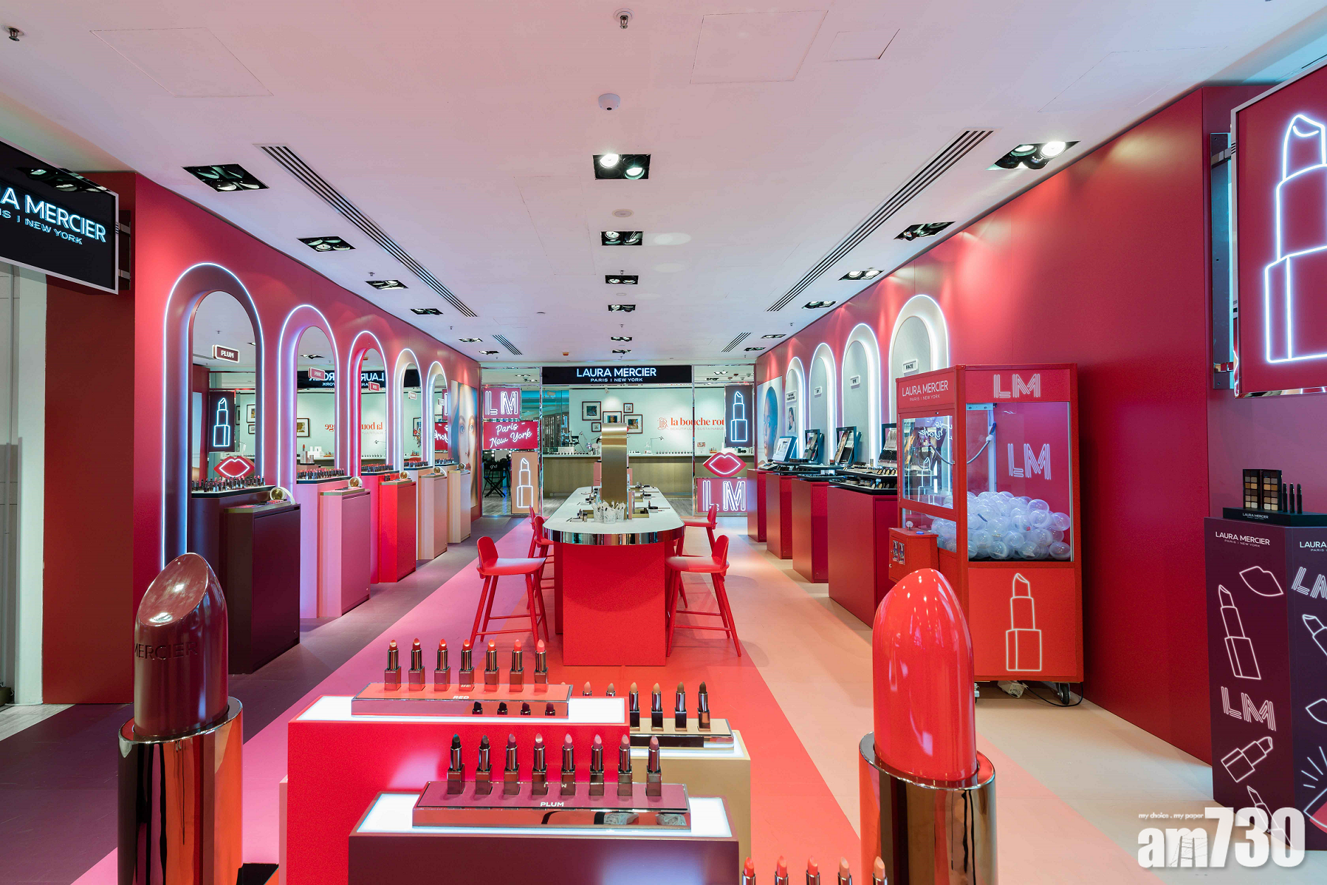 限定店以新推出的Rouge Essentiel 極致絲滑唇膏系列作主題。