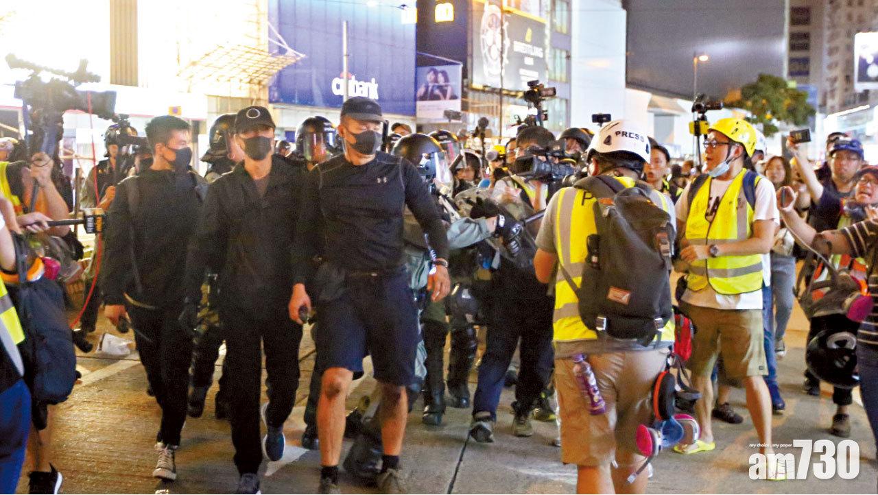 銅鑼灣─警疑扮示威者