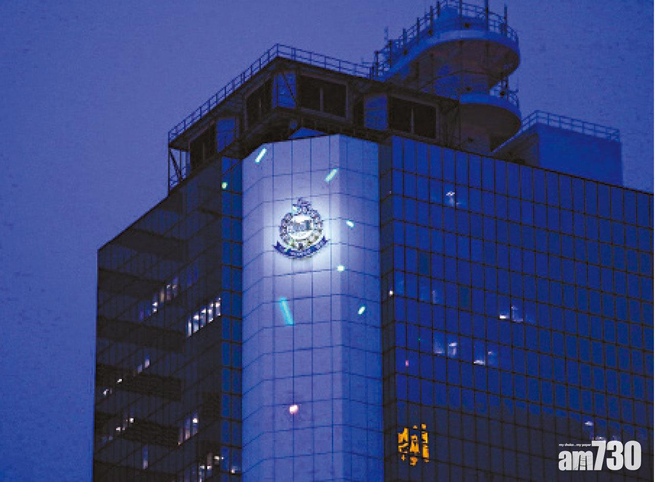 市民以雷射筆照射警總。(林俊源攝)