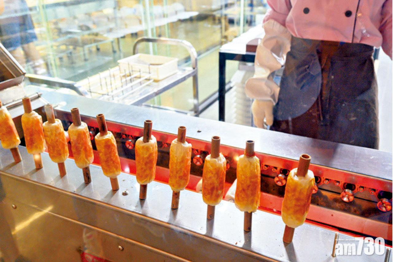 魚糕有時會做成像日本獅子狗魚蛋。