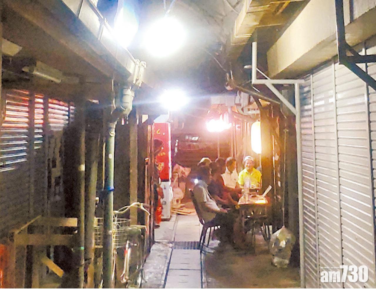 雖然晚上有很多店舖已關門,但榮町市場的熱鬧氣氛倒沒有停止。