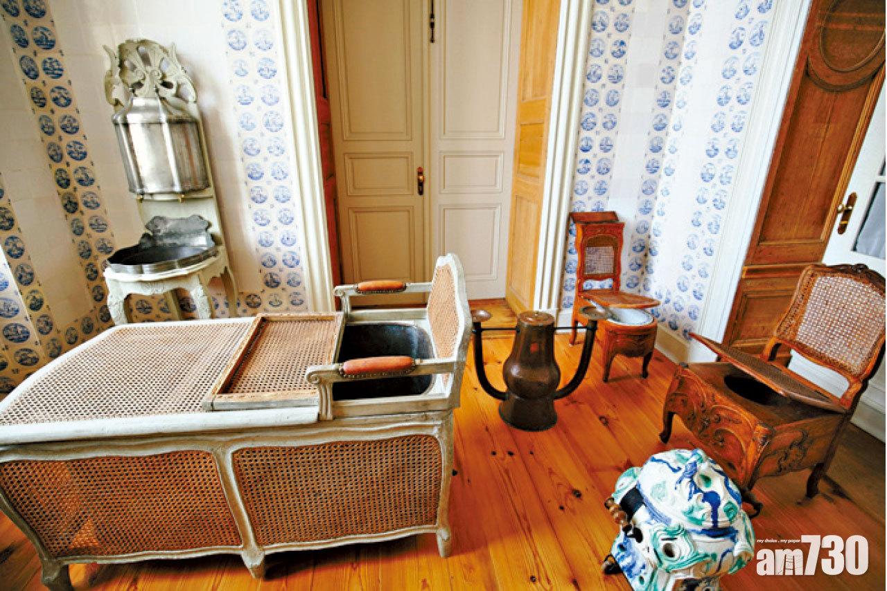 遊人對宮廷的盥洗裝備甚有興趣。