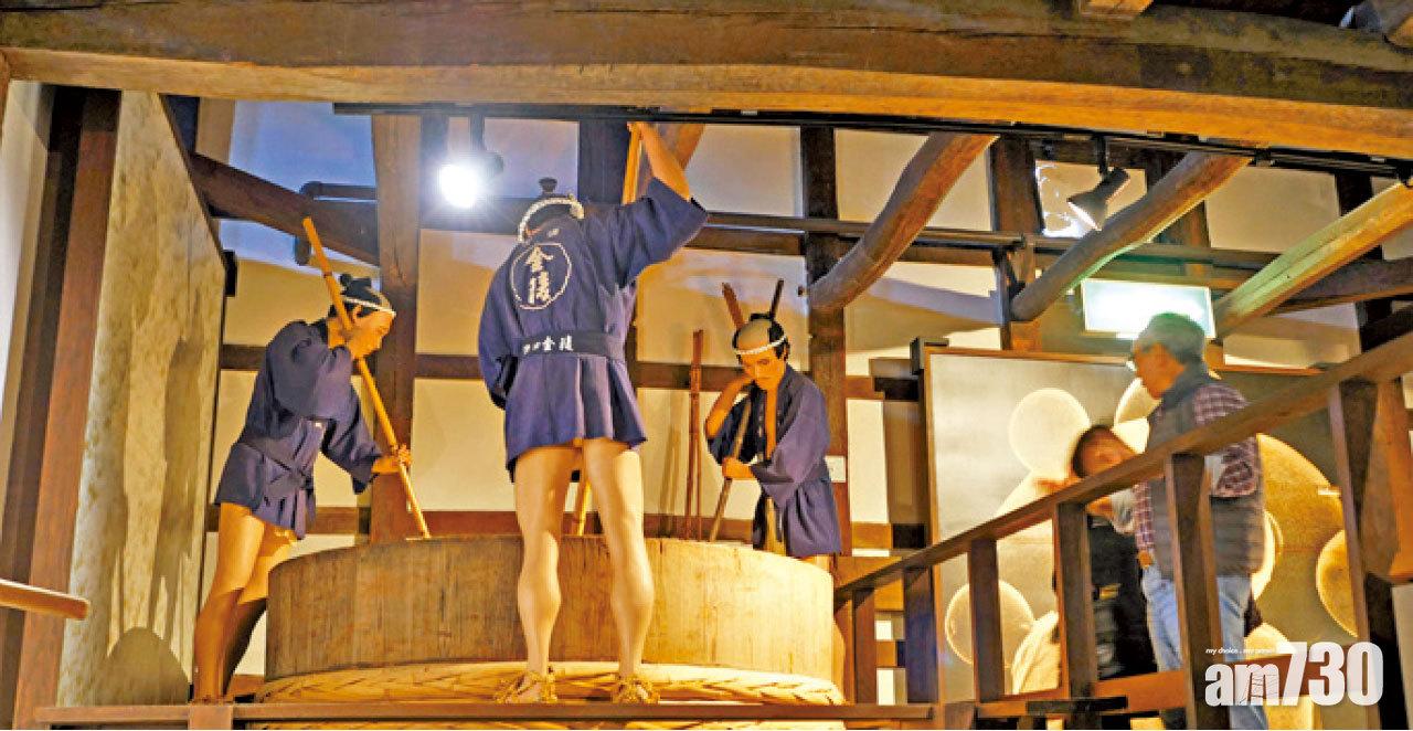 金陵資料館內有許多栩栩如生的模型,介紹釀酒步驟。