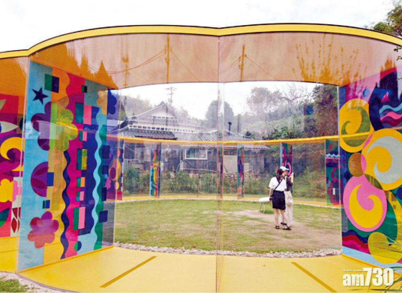 名為「黃花夢」的作品,妹島和世透過色彩斑斕引起人對大自然生命力的聯想。