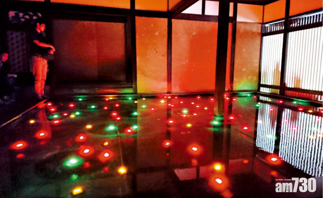 直島居民也有參與這個名為Sea of Time' 98的「家Project」,在池中有不少LED燈,是現代照明與古雅家居的結合。