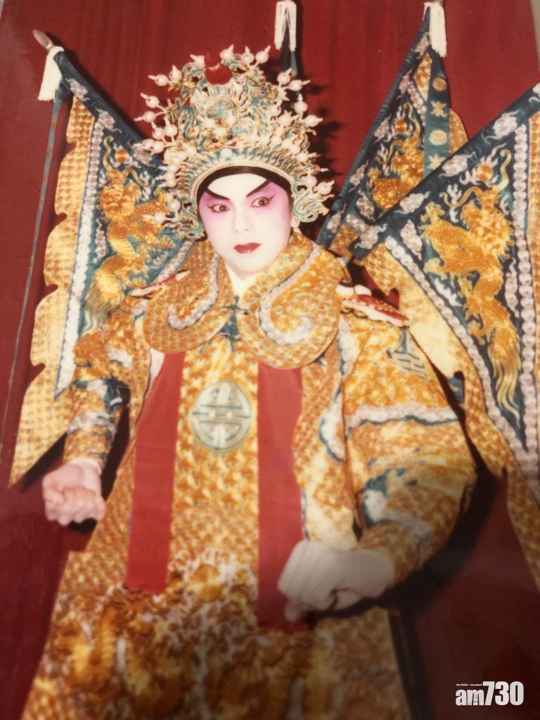 穿起戲服的李奇峰功架十足。