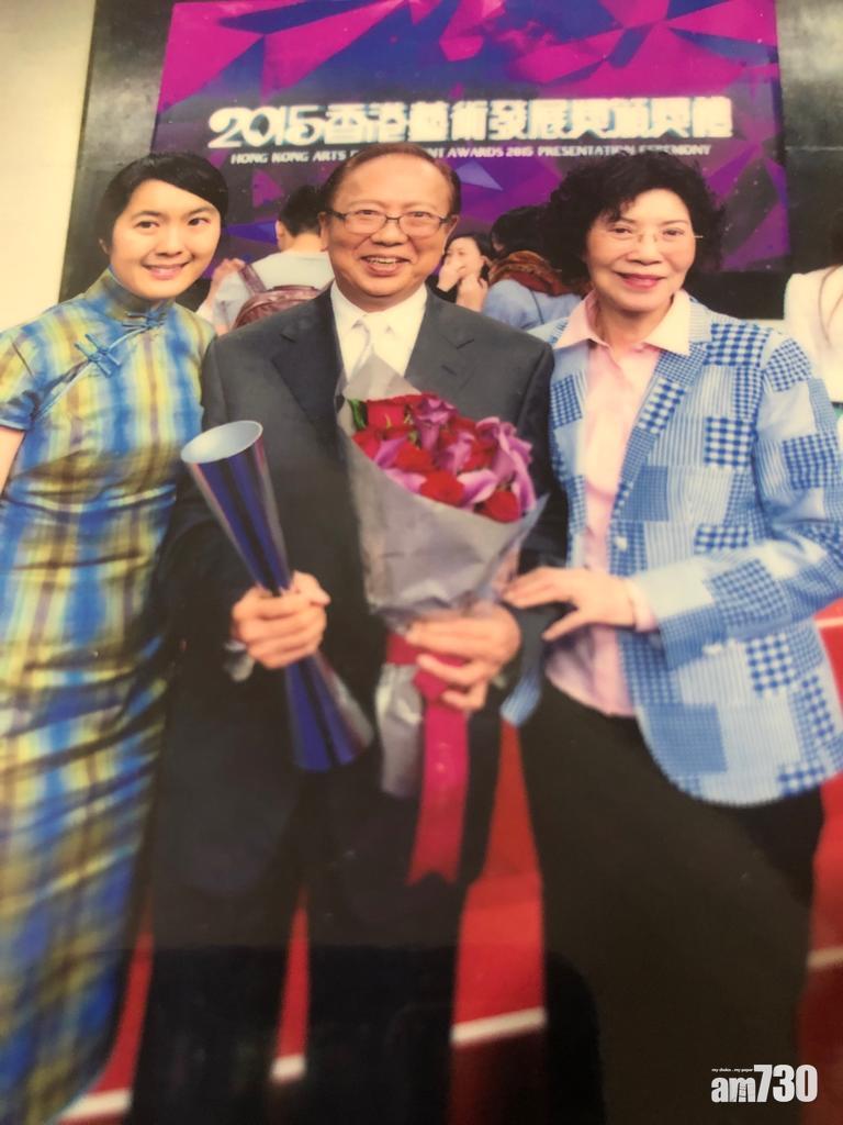 李沛妍(左)熱衷於粵劇演藝的接棒工作,其父李奇峰(中)和母親余惠芬(右)皆是著名老倌。