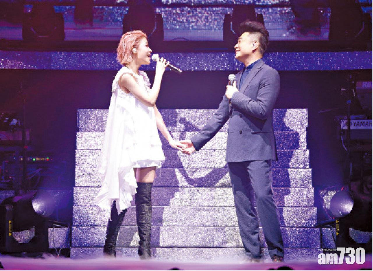 去年Lily在麥花臣舉行兩場《15+1》演唱會,尾場找來阮兆祥擔任嘉賓,當晚唱足3個多小時,她表示,已計劃明年推出Live CD。