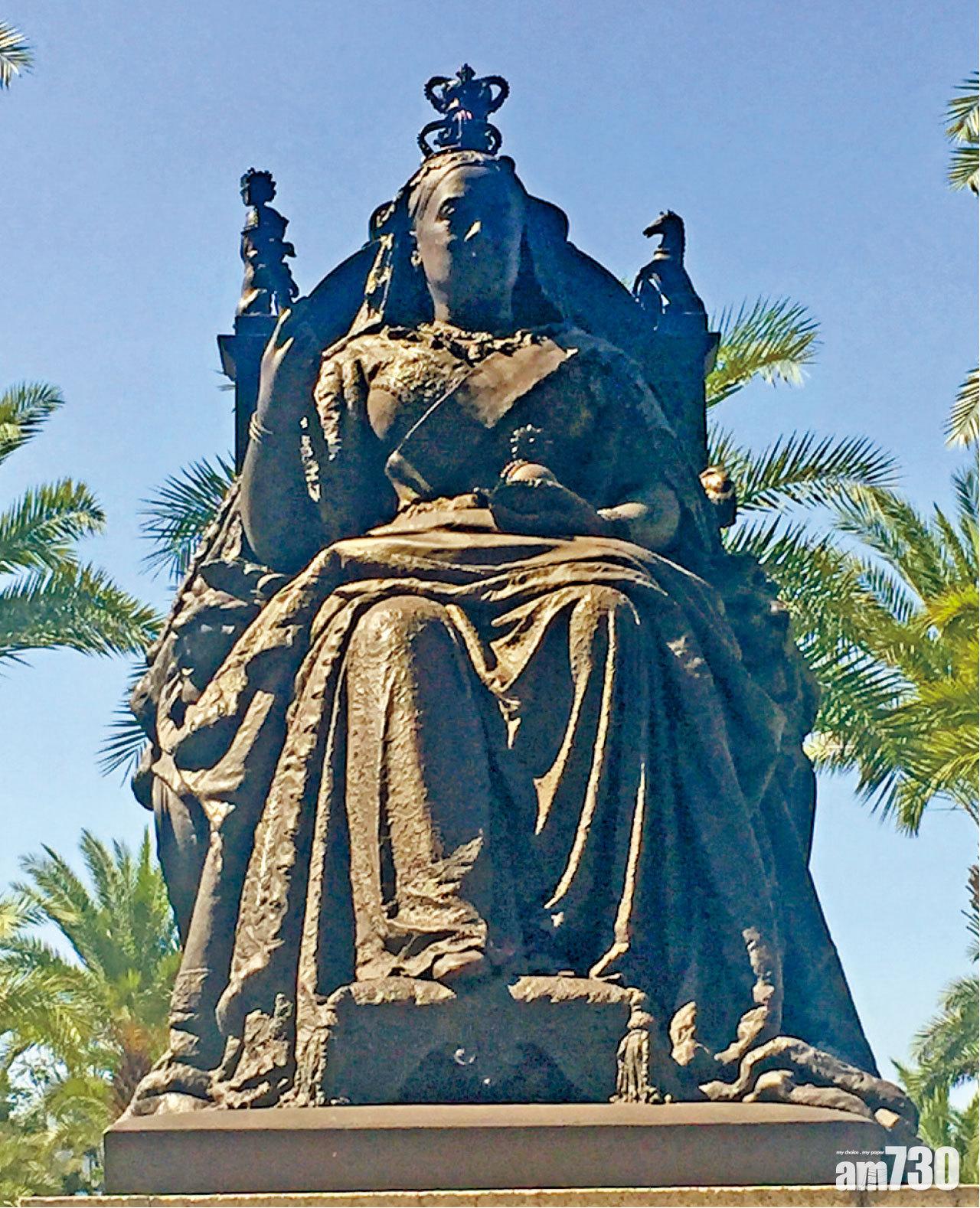 戰後女皇像從日本運回香港,修復後1955年起安放在維多利亞公園。