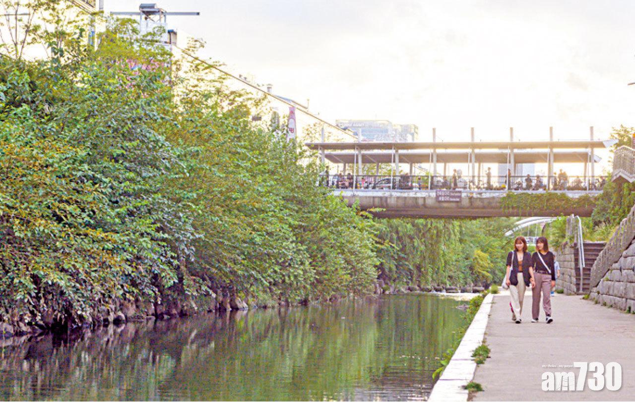 清溪村東大門段繁忙市中心的休憩空間。