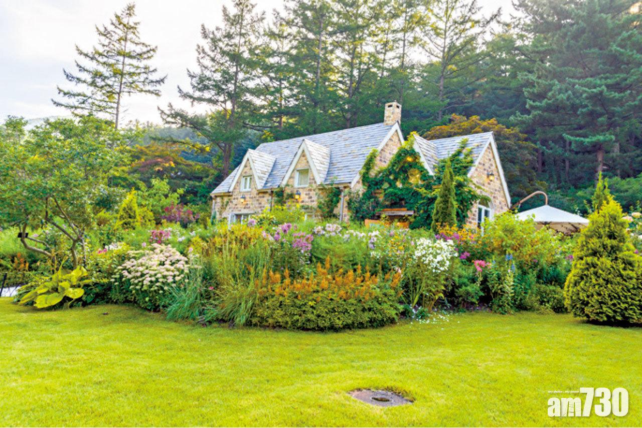 「J的小木屋庭園」跟我在英國鄉村見到的茅屋相似度滿分。