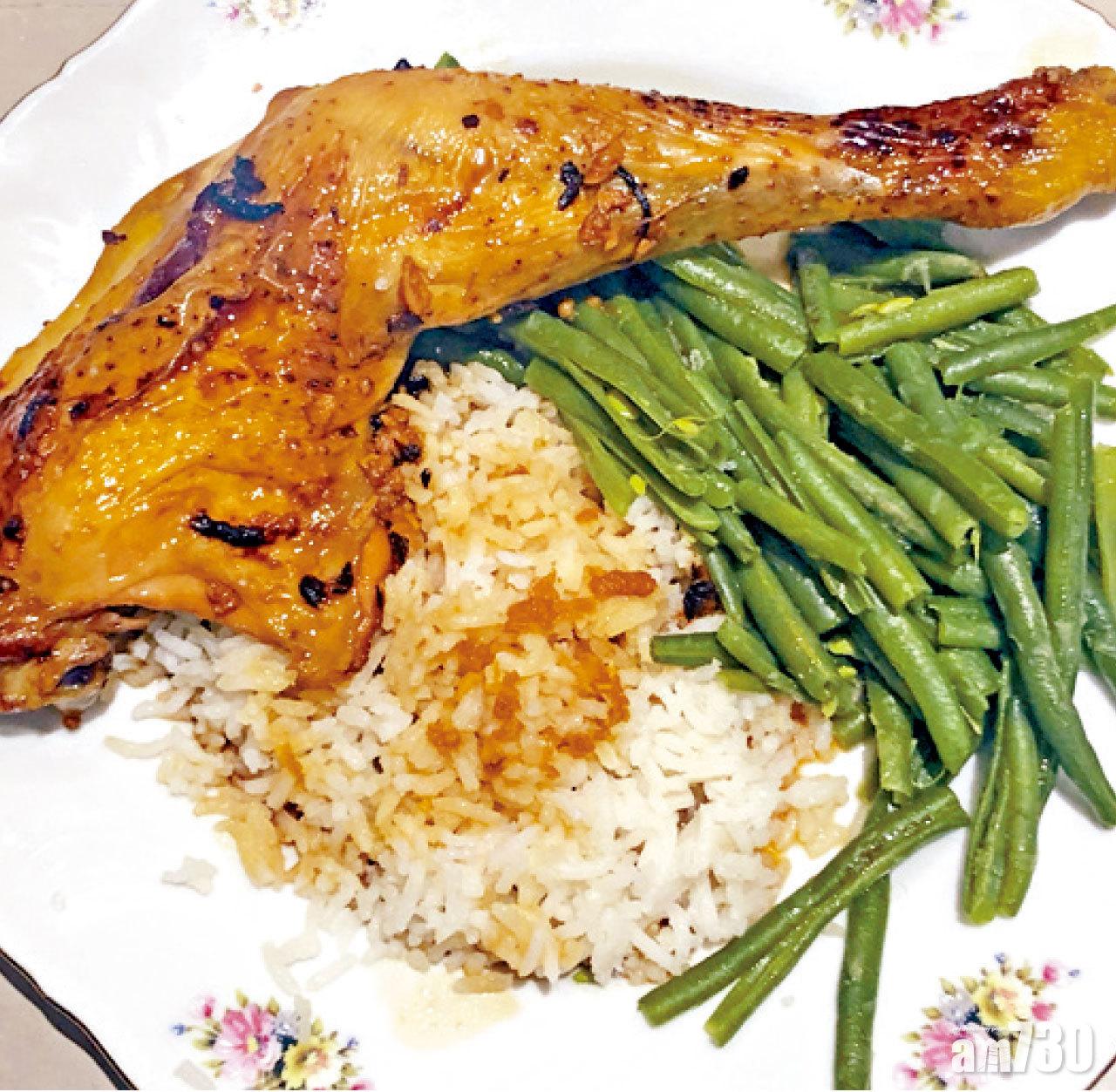 汁燒農家走地雞配白飯,有點像香港常見的碟頭飯,但走地雞味道真的很好。