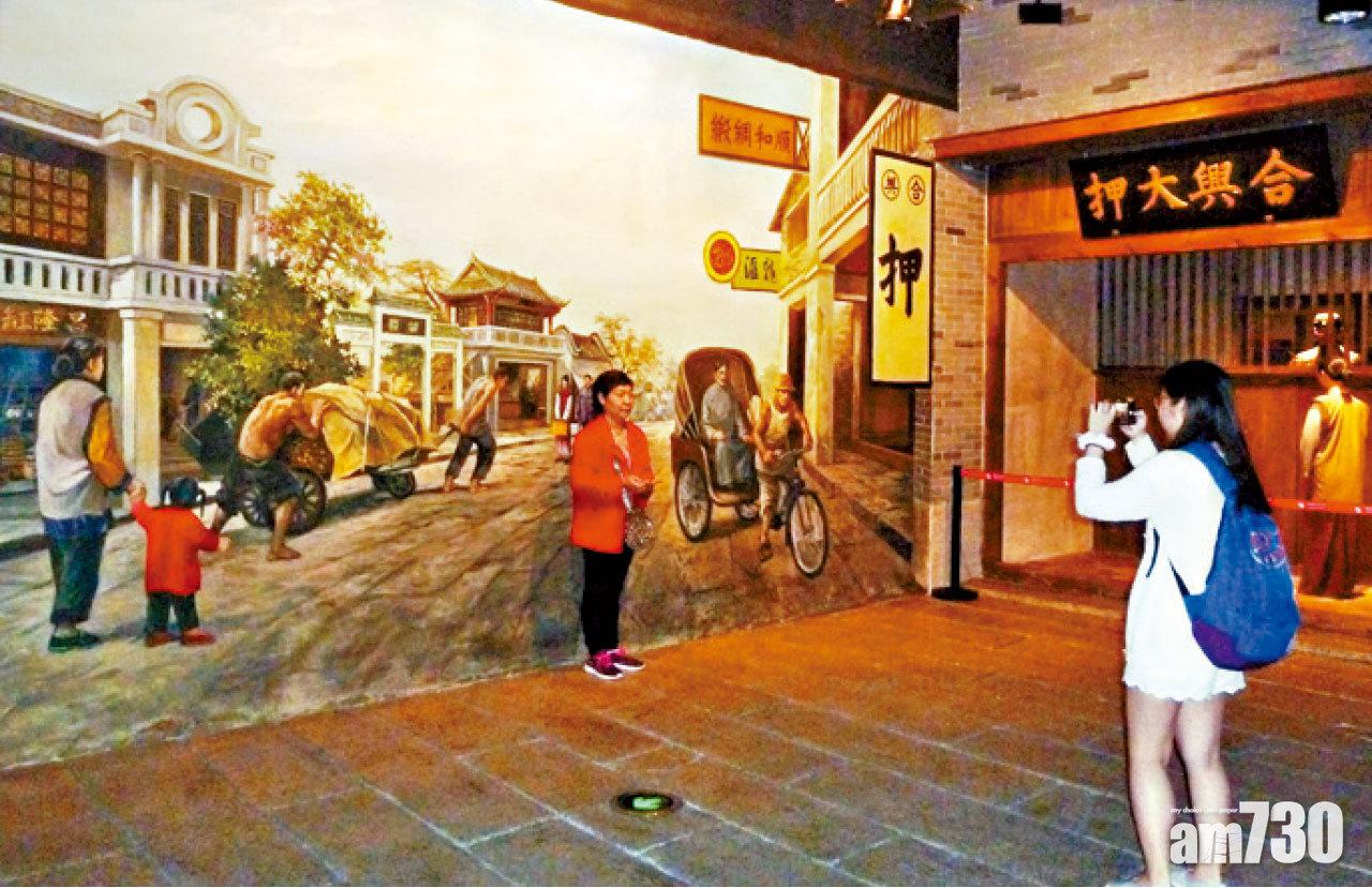 街景壁畫重現昔日生活點滴。