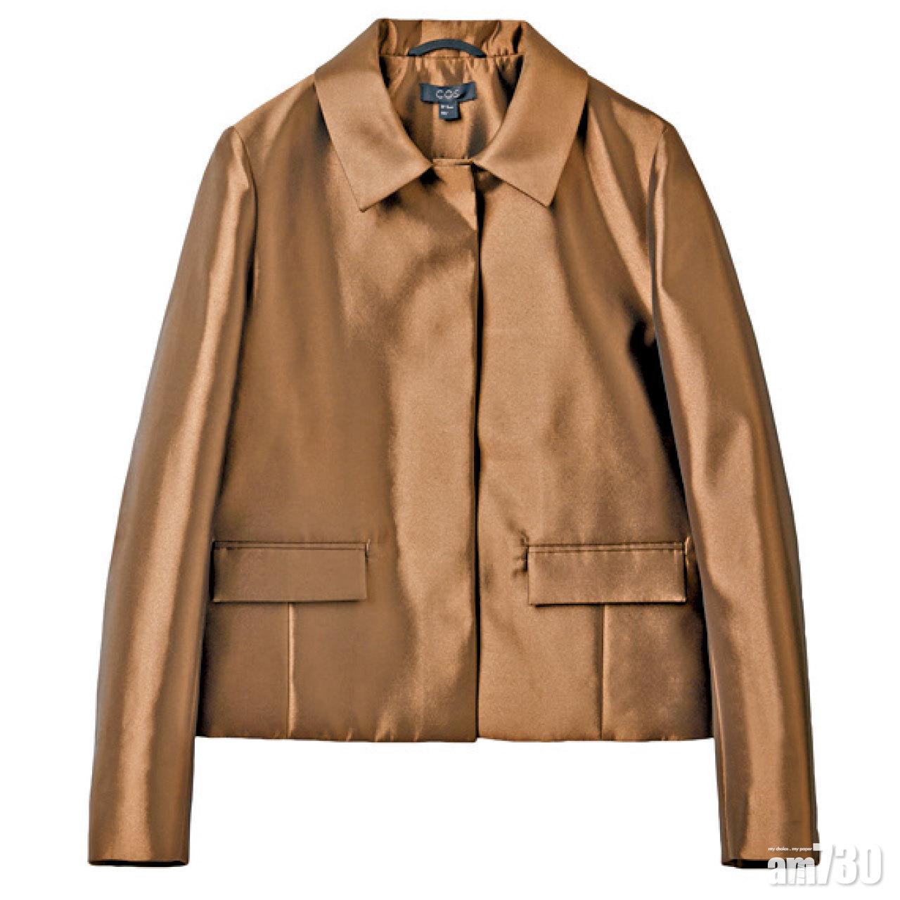 穿薄上衣配件metallic西裝外套,是上班族的混搭百寶。(COS,$1,250,查詢:3580 7938)