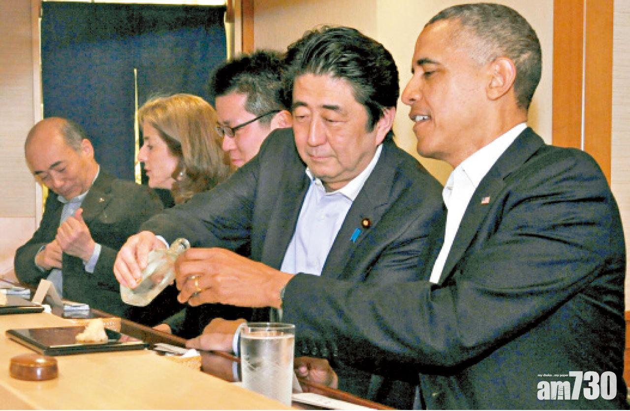 安倍(右二)14年在數寄屋橋次郎設宴,招待奧巴馬(右一)。(路透社)