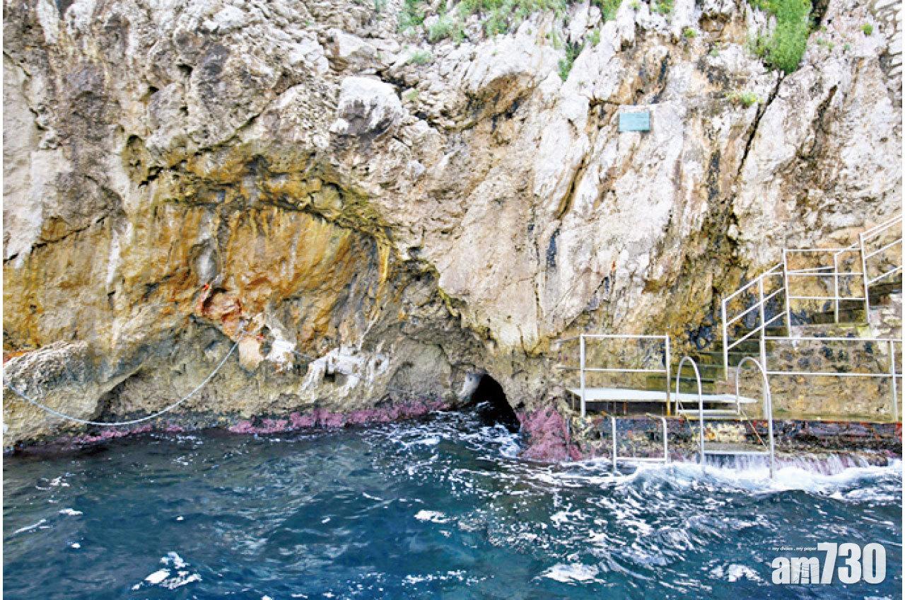 藍洞入口高度,受水位影響。