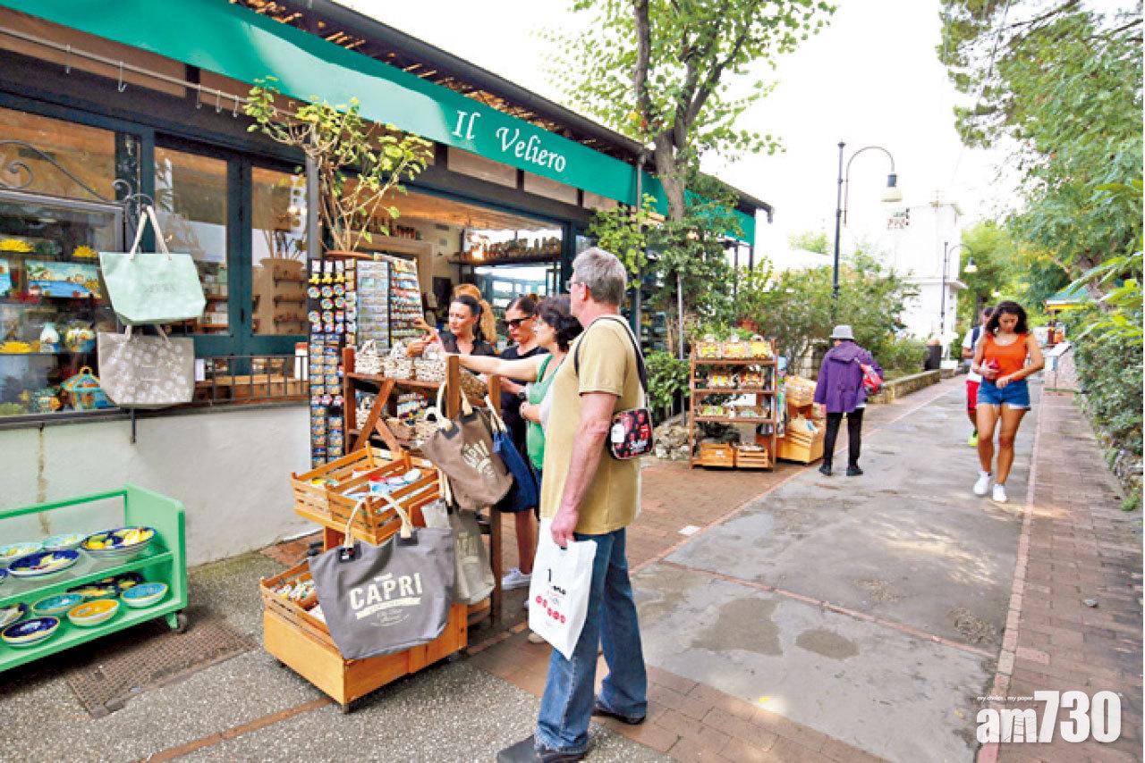 在阿納卡普里寫意購物。