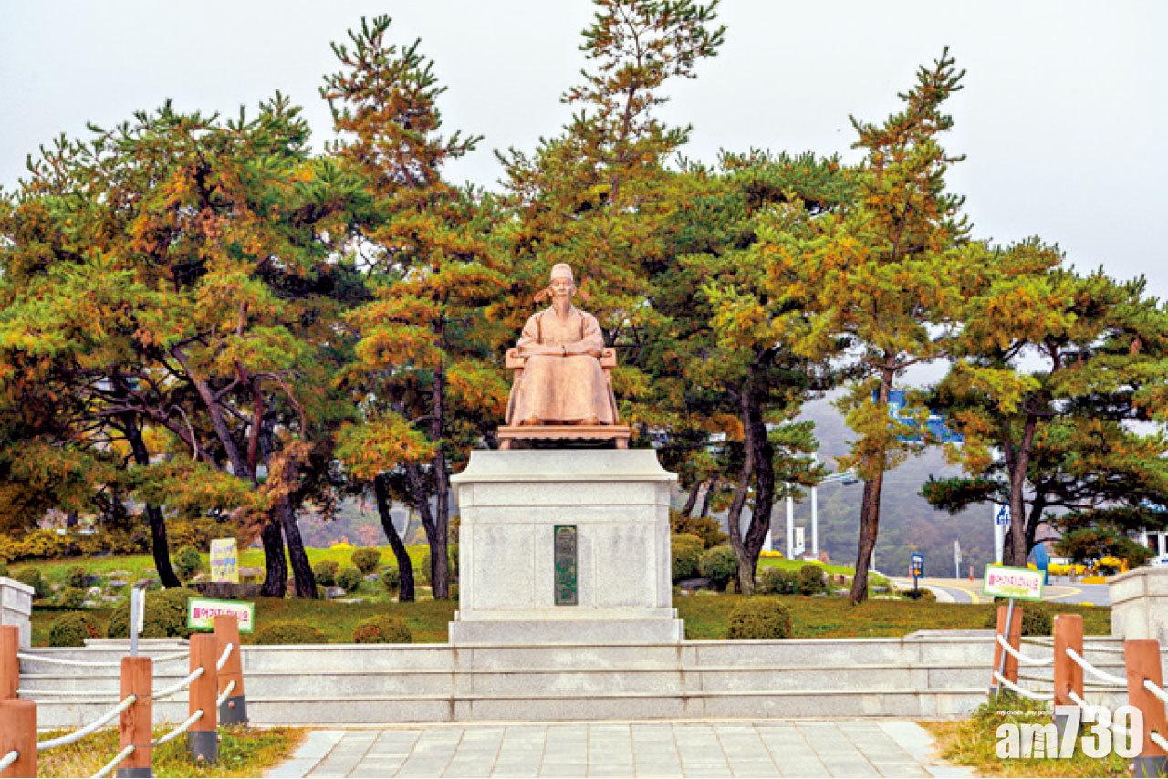 嶋潭三峰名稱相傳跟朝鮮開國功臣鄭道傳的綽號「三峰」有關。