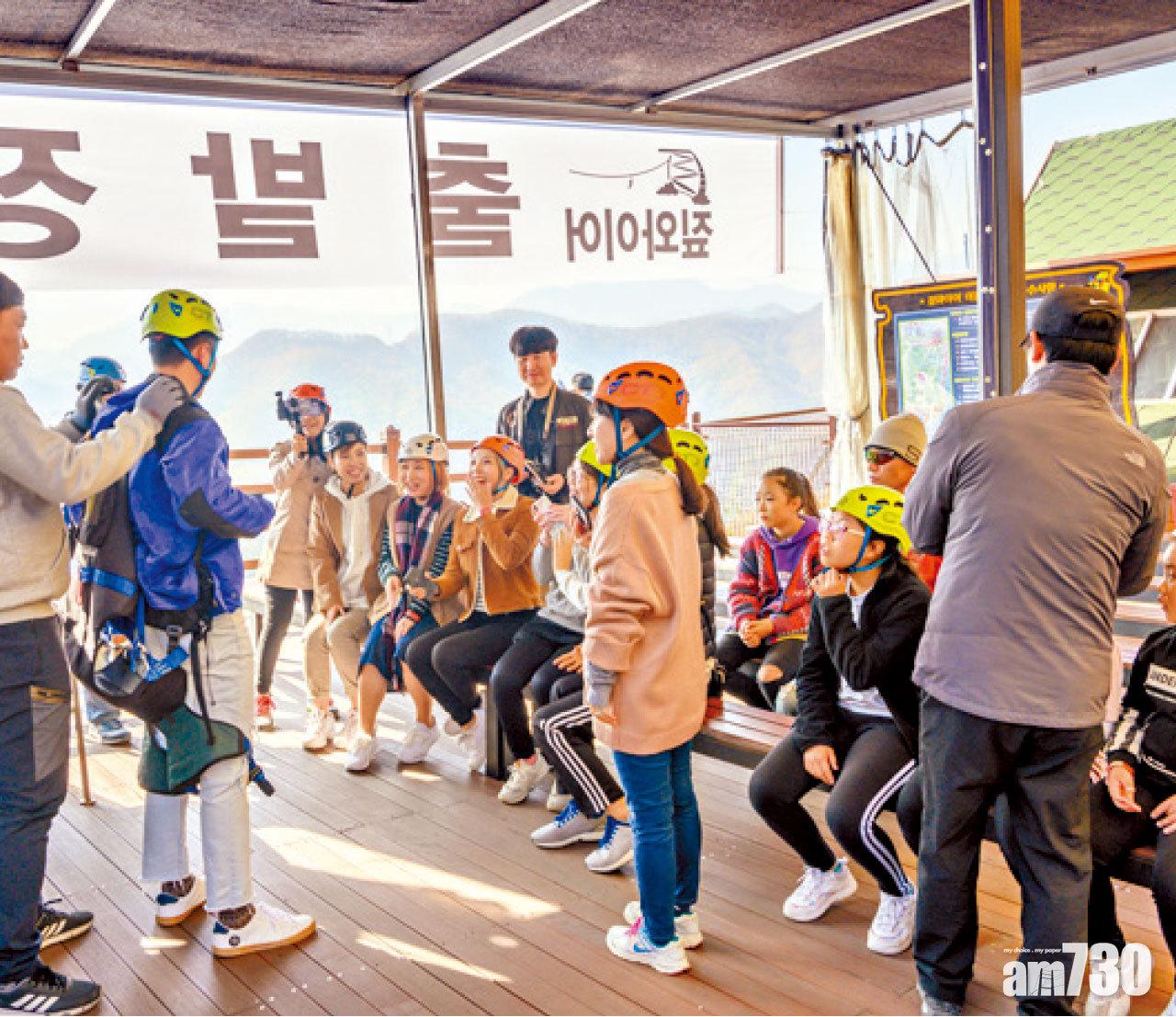 玩極速飛索之前要做好安全措施。