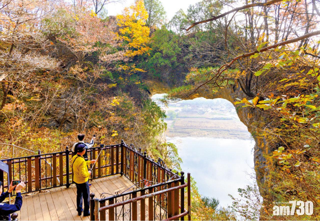 石門為丹陽第二景,由此向外望的寬廣田地被稱為「仙人田」。