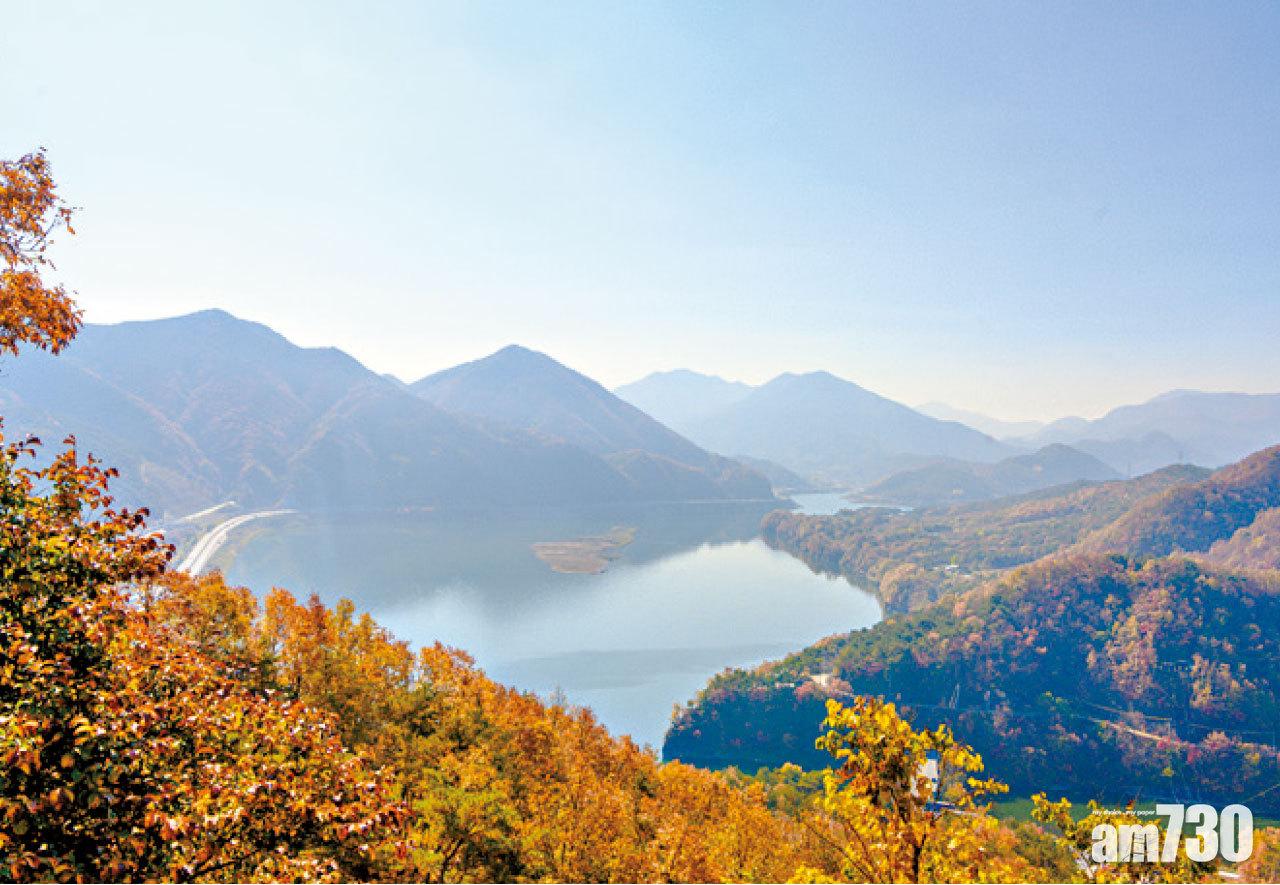 從丹陽的天空步道眺望,南漢江美景盡收眼底。