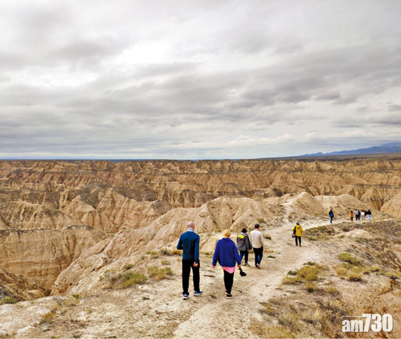 站在峽谷頂往下看,彷彿下面是不存在於地球的宇宙空間。