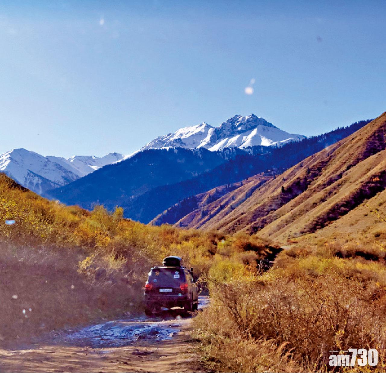 驅車前往恰倫峽谷,一定要開可以駕馭崎嶇路徑的四驅車。
