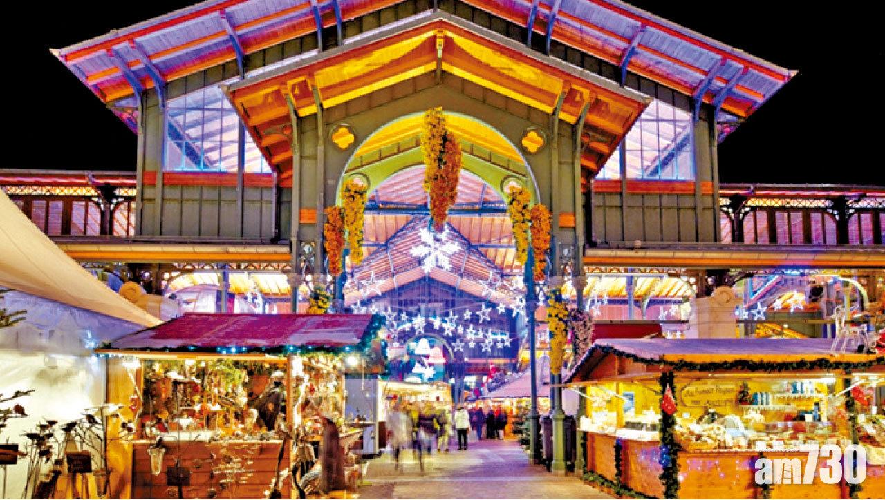 有蓋市場是聖誕市集的中心,入夜後更顯華麗悅目。